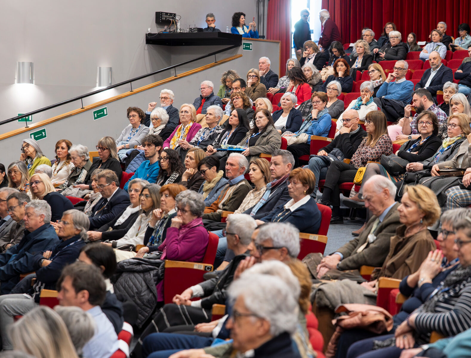Folto pubblico all'inaugurazione del museo MUTAT